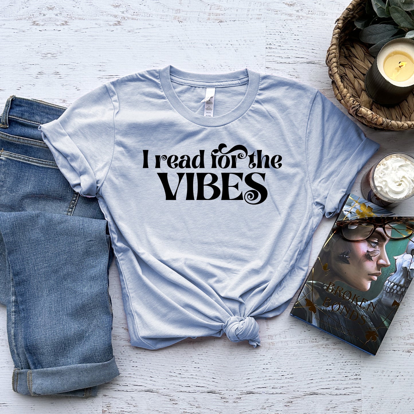 I Read for the Vibes Tee – Bookish T-Shirt for Readers