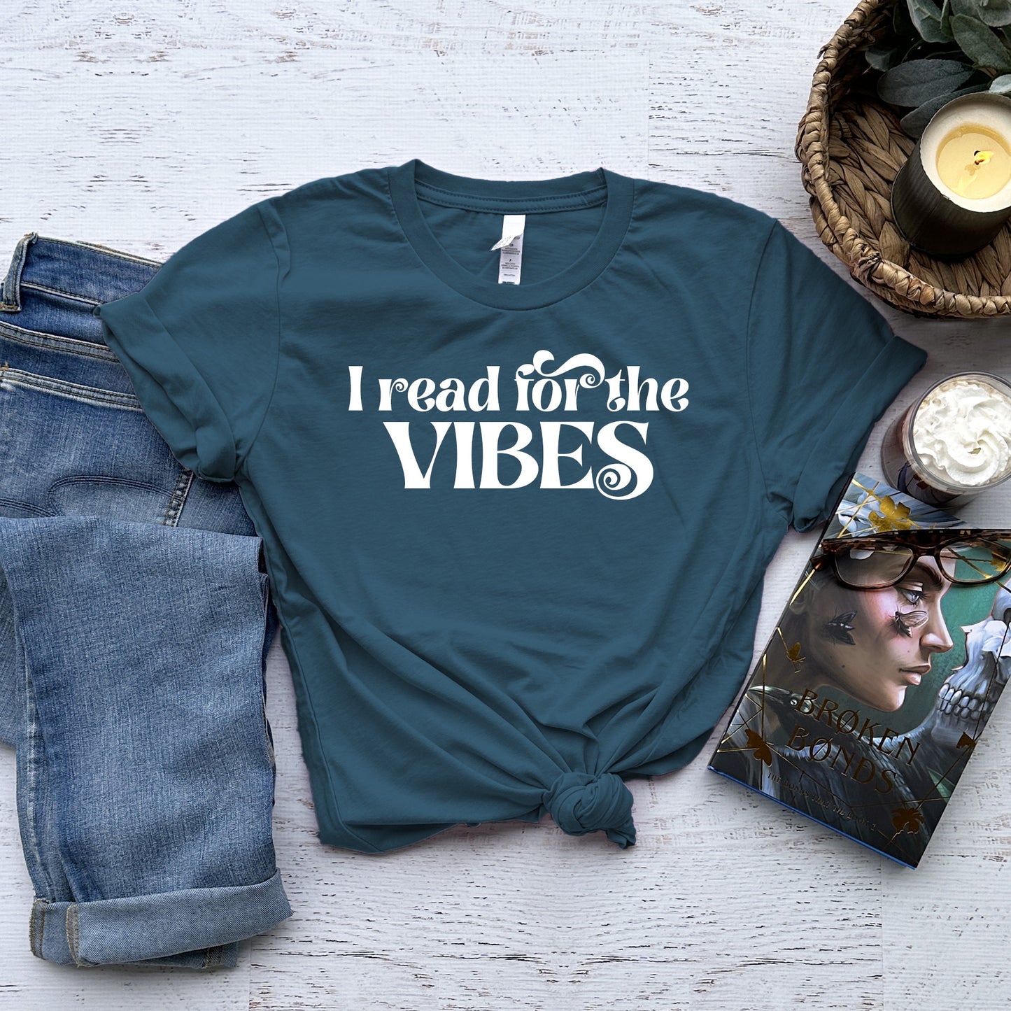 I Read for the Vibes Tee – Bookish T-Shirt for Readers